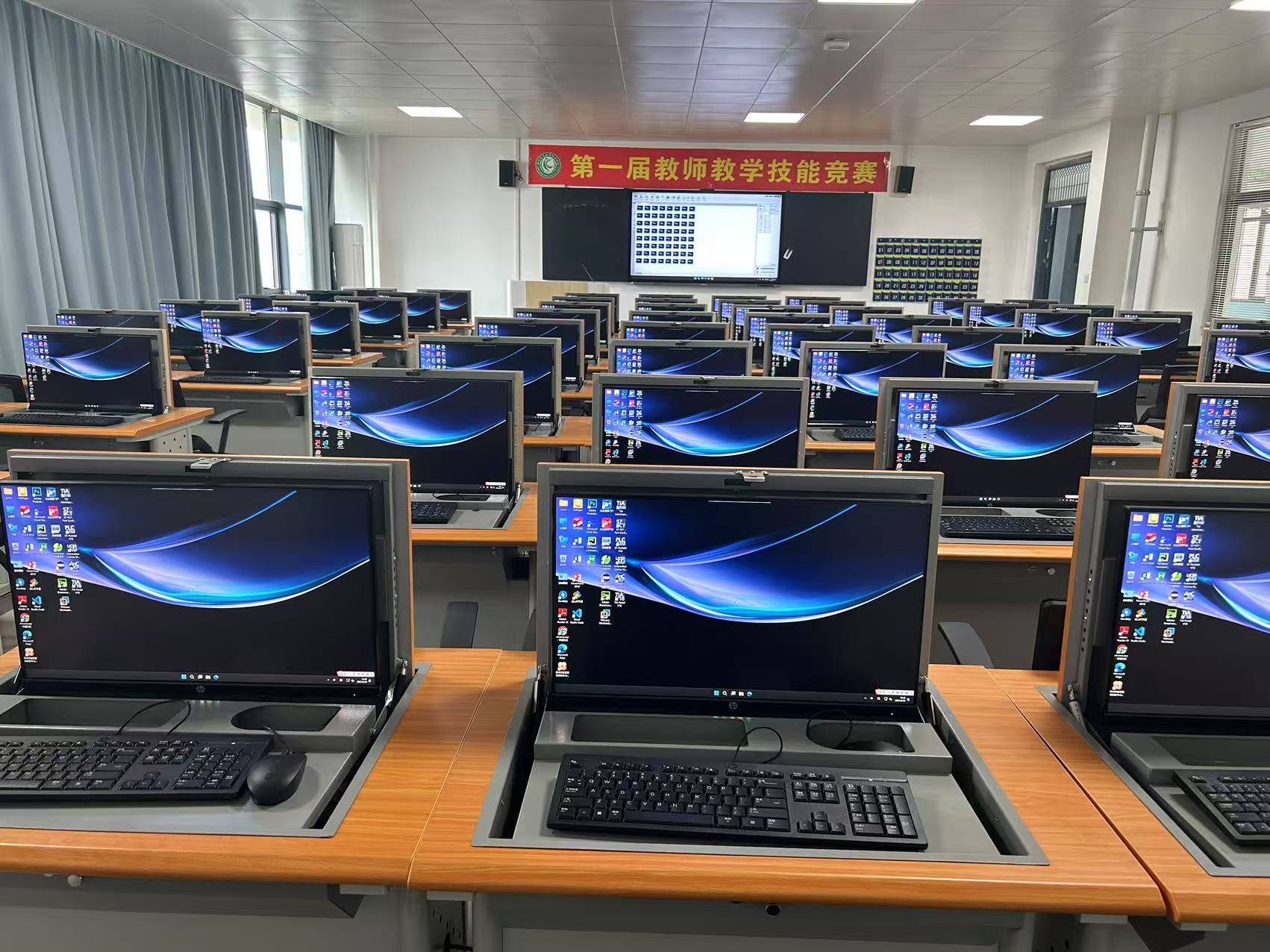 计算机软件技术开发在信息中心的核心作用与实践路径